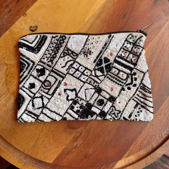 Beaded Black & White Clutch Purse With Geometric Pattern - Picture 3 of 7
